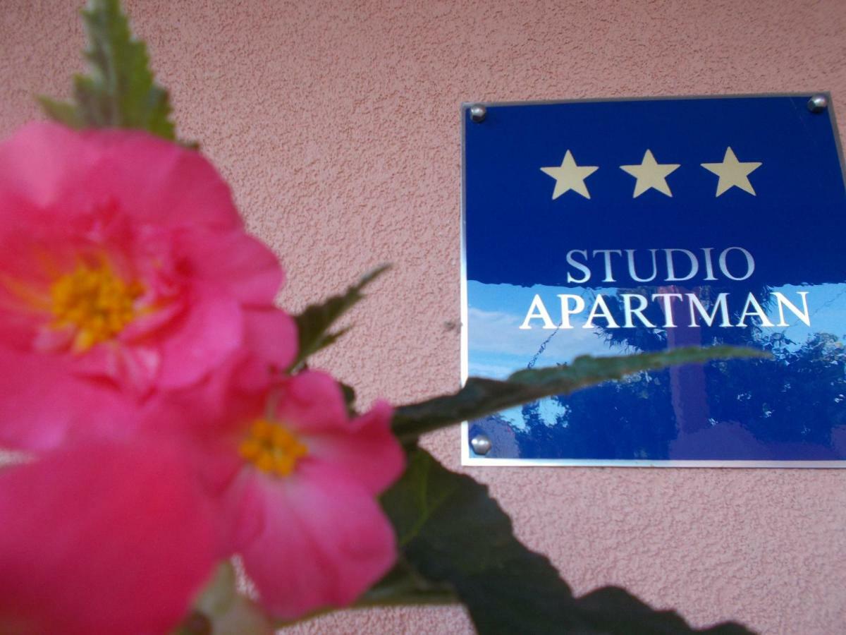 Ella Apartment Pula Ngoại thất bức ảnh
