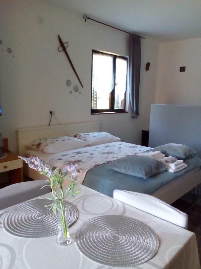 Ella Apartment Pula Ngoại thất bức ảnh