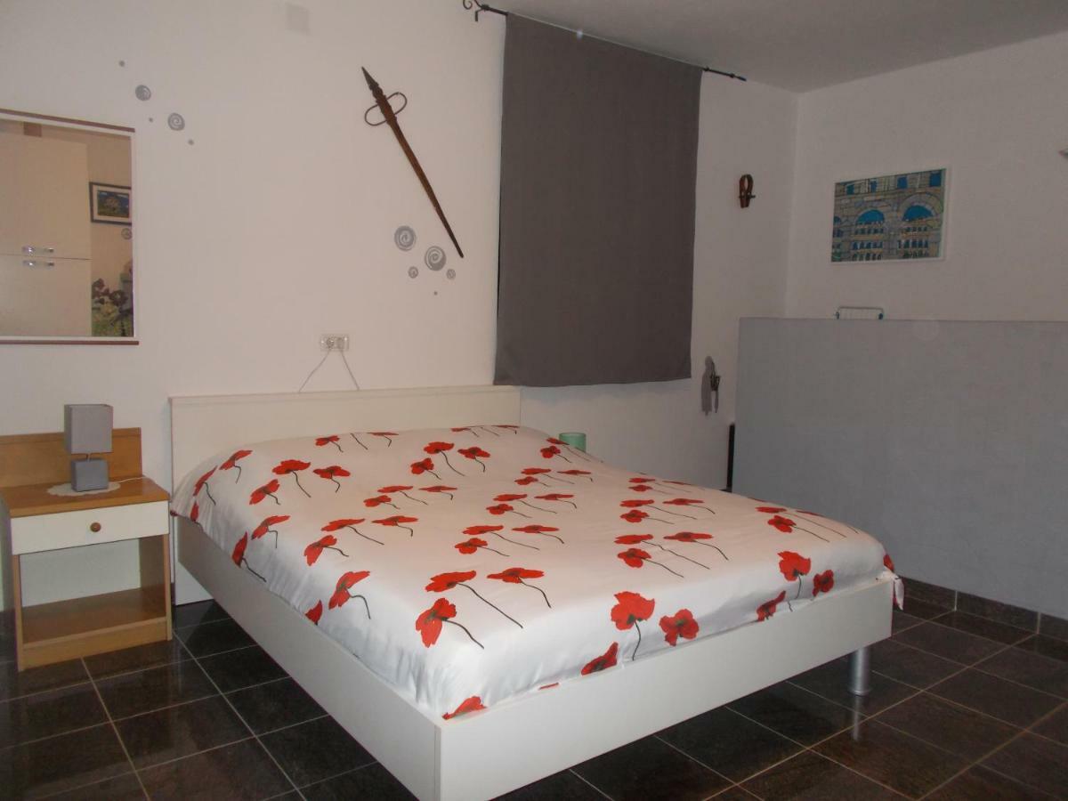 Ella Apartment Pula Ngoại thất bức ảnh
