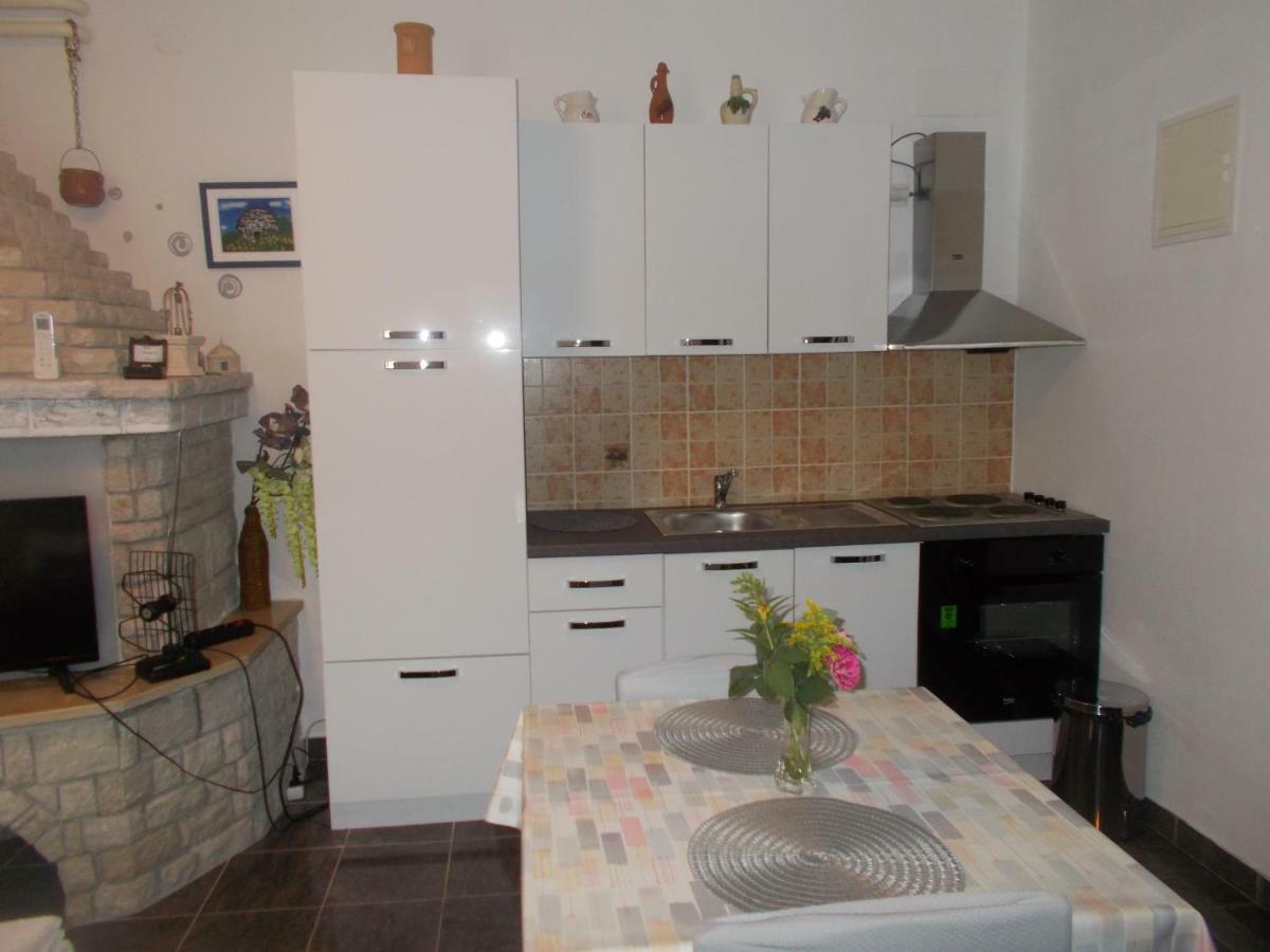 Ella Apartment Pula Ngoại thất bức ảnh