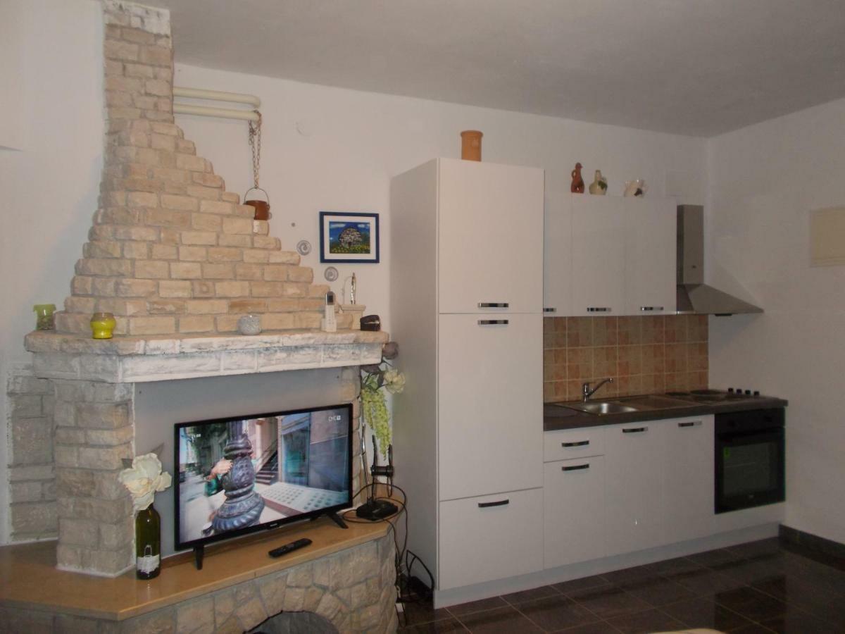 Ella Apartment Pula Ngoại thất bức ảnh