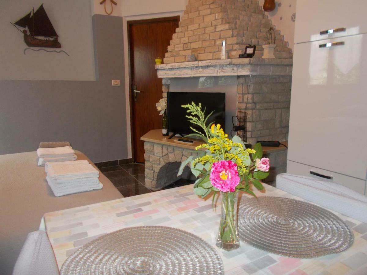 Ella Apartment Pula Ngoại thất bức ảnh