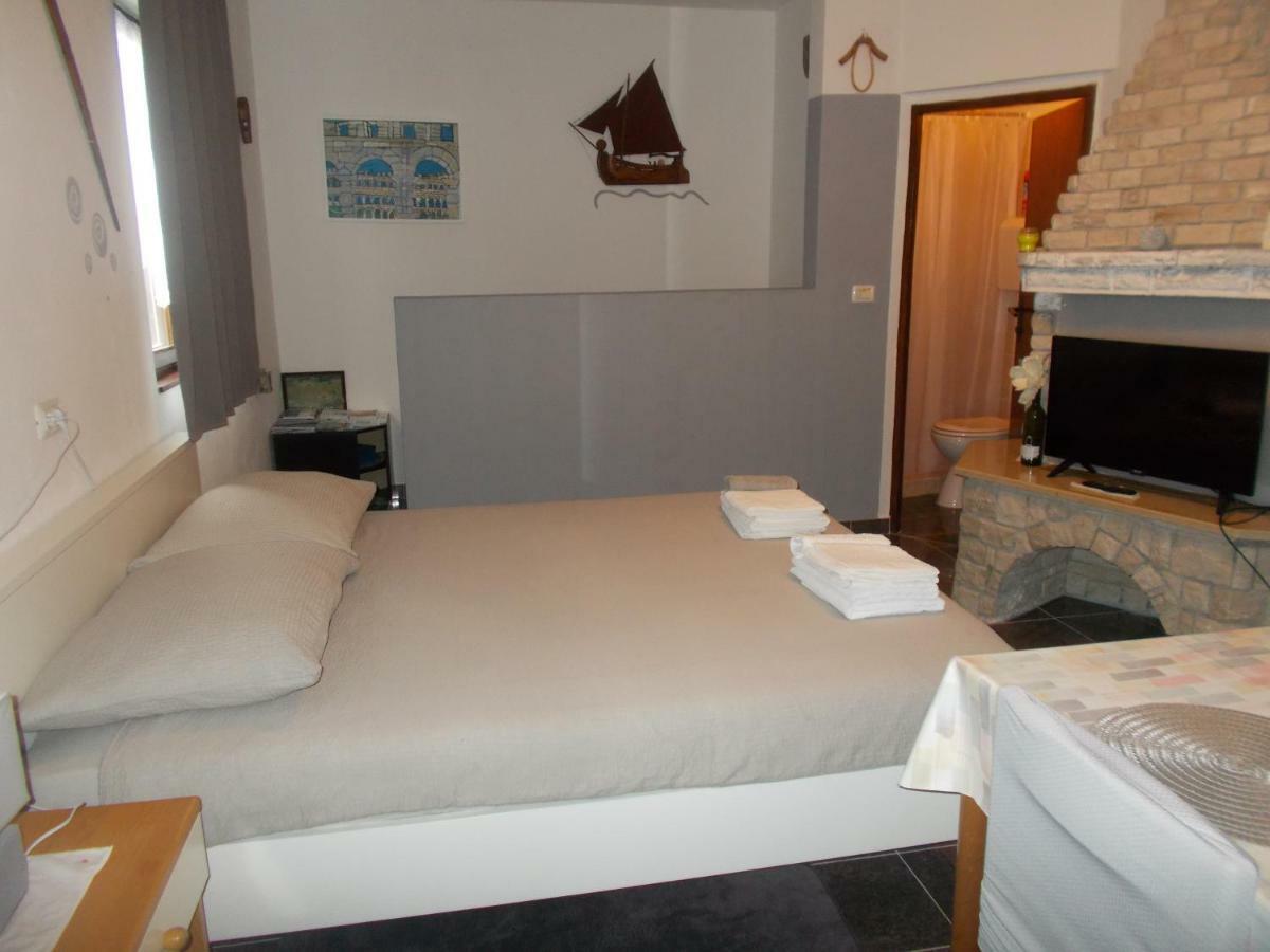 Ella Apartment Pula Ngoại thất bức ảnh